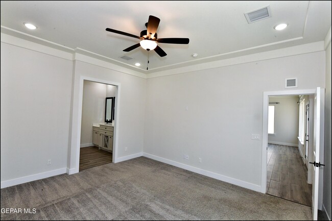 Building Photo - 13868 Paseo Perlas Dr