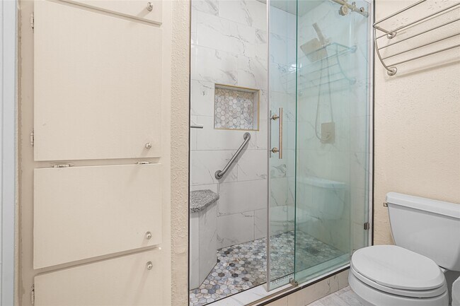 Building Photo - 1818 Augusta Dr