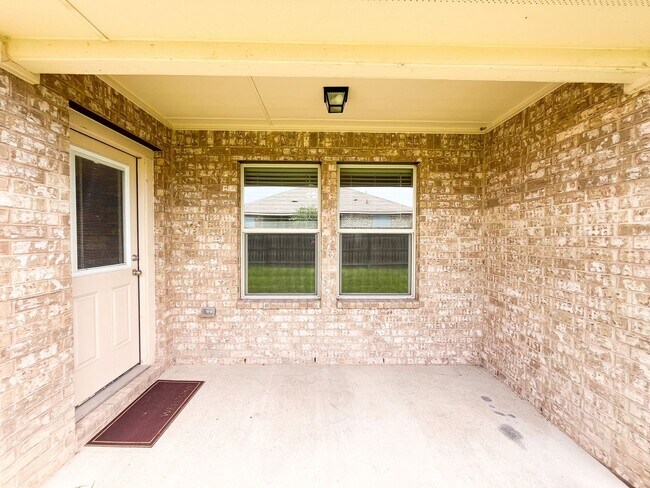 Building Photo - Available NOW!! Beautiful 1 story, 3 bedro...