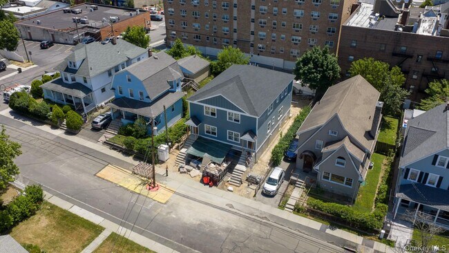 Building Photo - 31 Maple Ave
