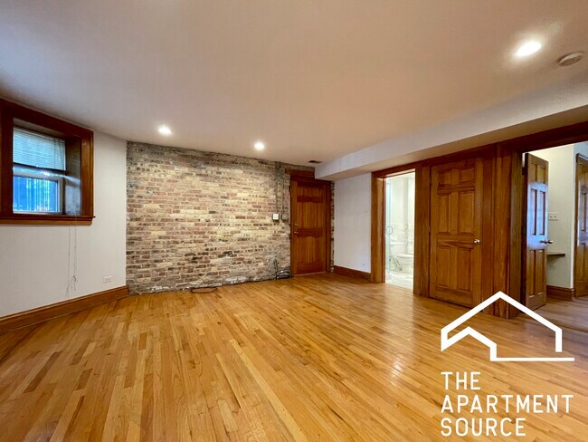 Building Photo - 3242 W Wrightwood Ave