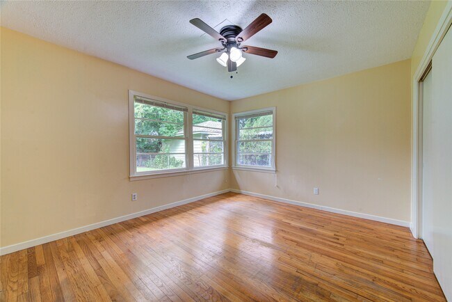 Building Photo - 4046 Woodfin St