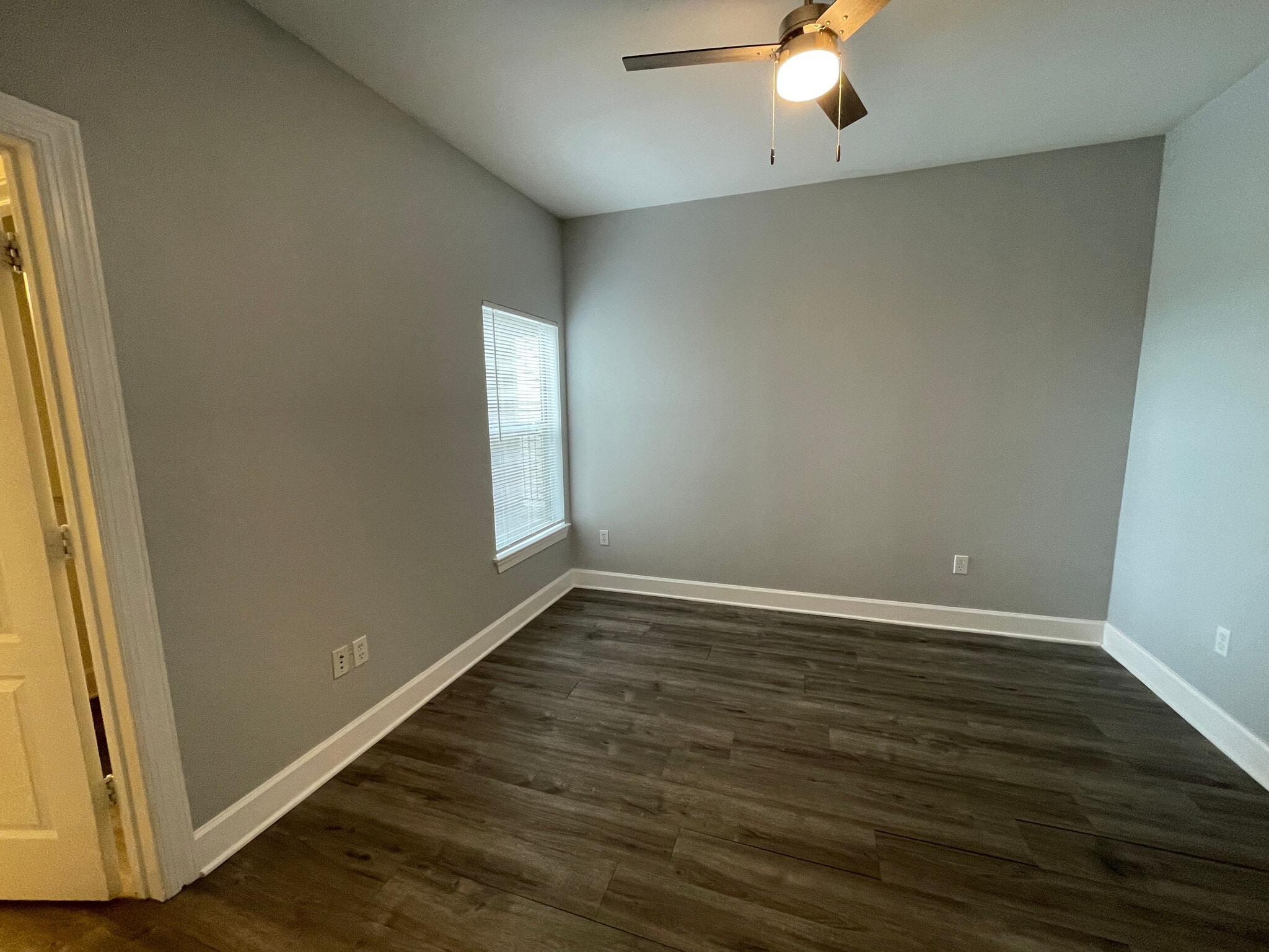 Building Photo - Room in Condo on Crossing Pl