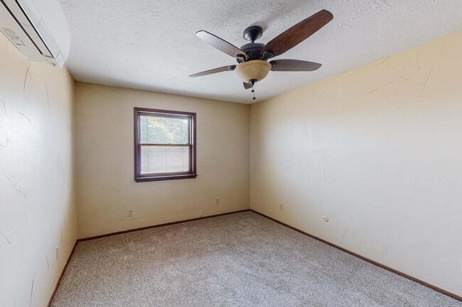 Building Photo - 501 Calle De