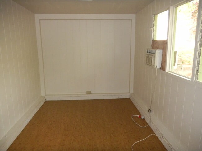 Building Photo - Kaneohe Single Family home with bonus room