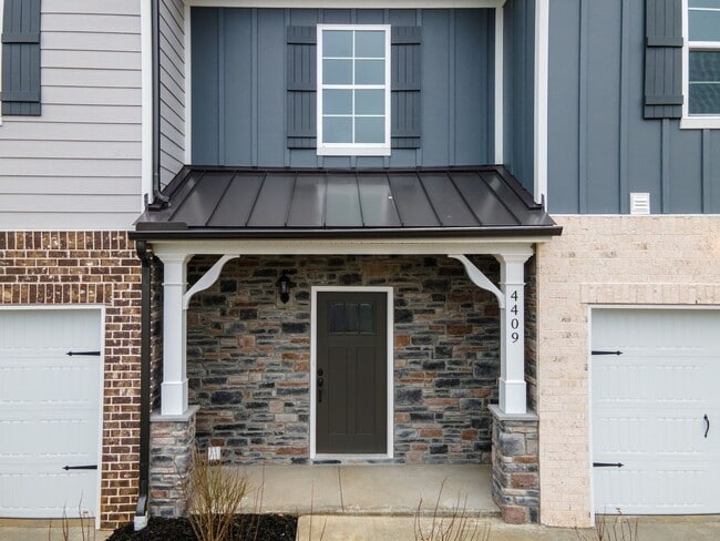 Building Photo - 4409 Chusto Dr
