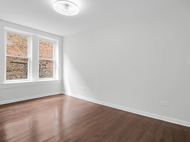 Building Photo - 5132 S Drexel Ave