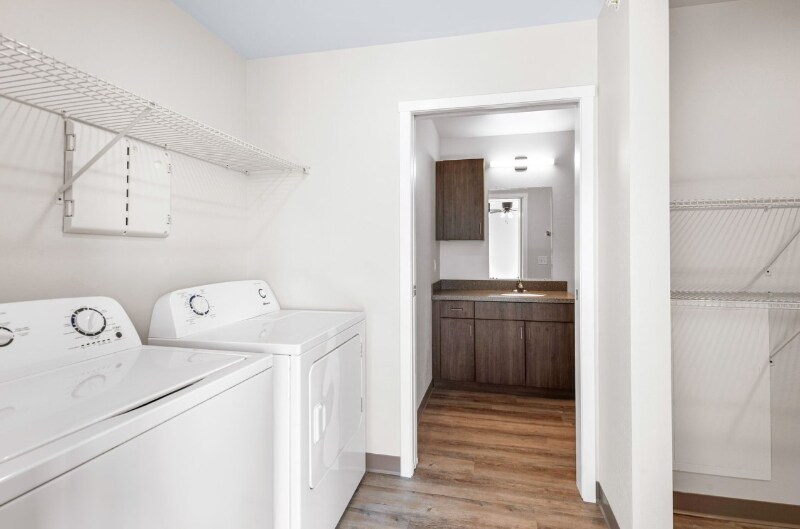 Building Photo - 352 Deschane Ave