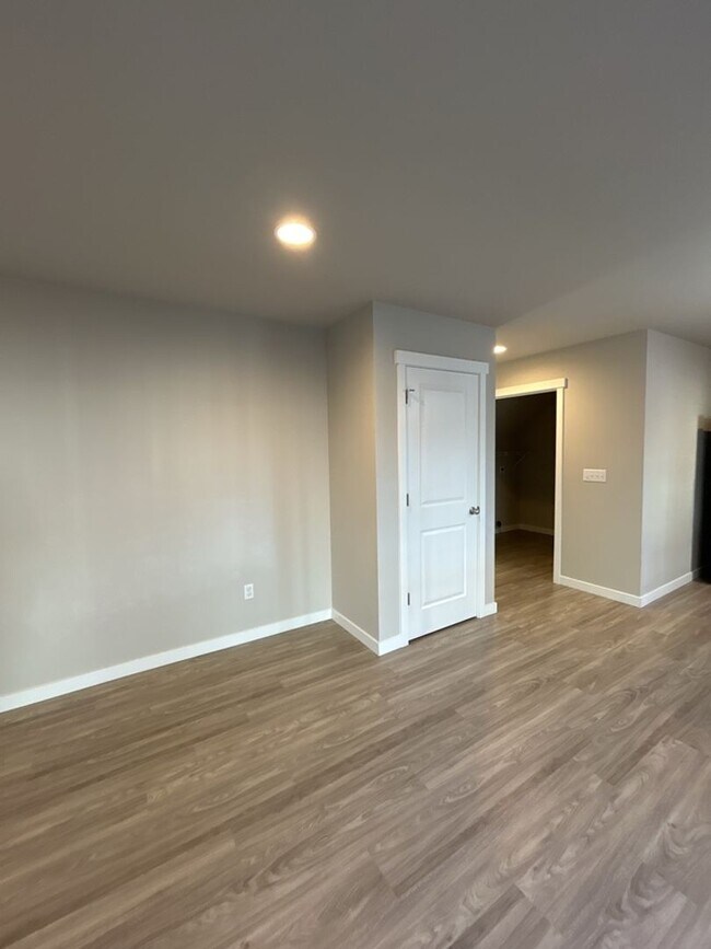 Building Photo - Newly Built 4bd 2.5ba in LSSD