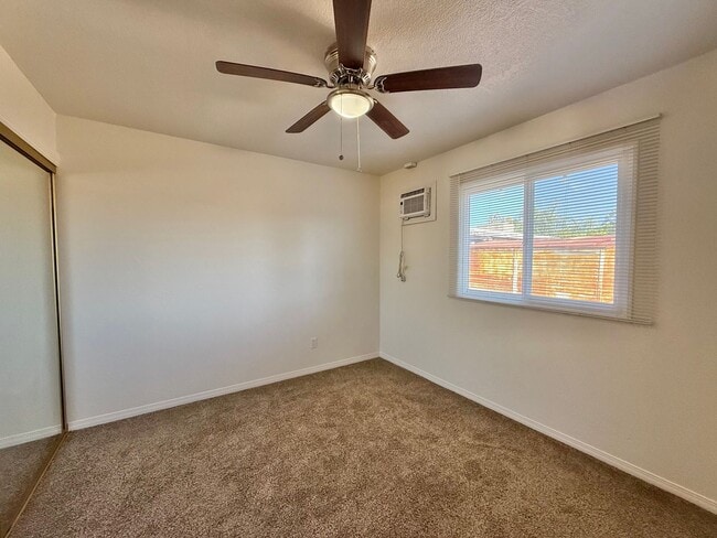 Building Photo - 3 bedroom house in Santee with Large yard,...