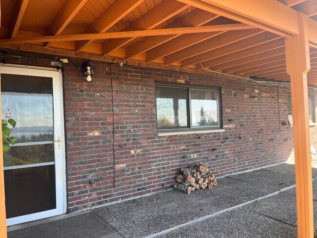 Building Photo - Spacious North Tacoma waterfront Unit with...