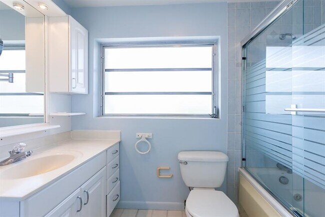 Building Photo - 2108 NE 44th St