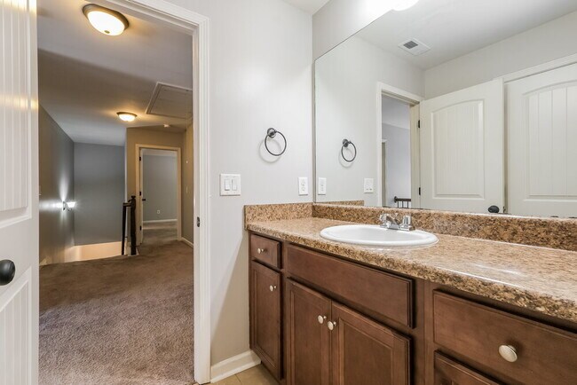 Building Photo - 216 Jefferson Ave