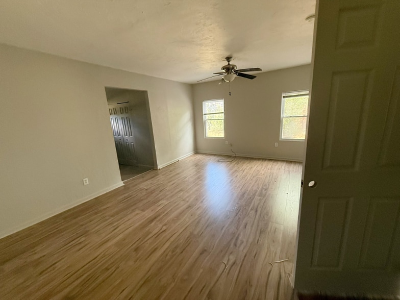 Building Photo - 1020 Longstreet Dr