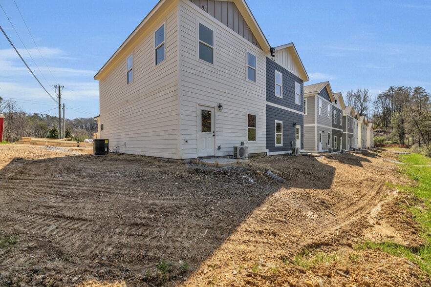 Building Photo - 5563 Stream Ln