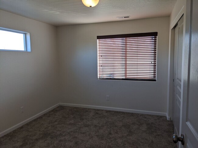 Building Photo - 62851 NE Kinley Ln