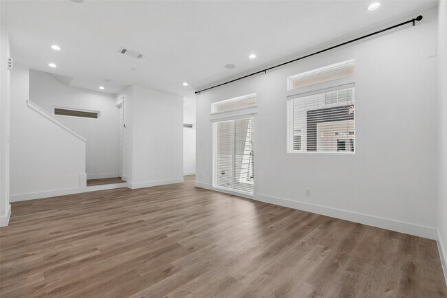 Building Photo - 513 Schweikhardt St