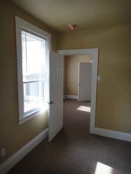 Building Photo - 725 McCaslin St