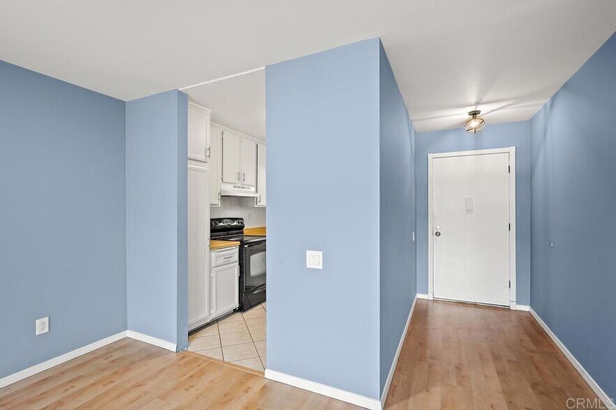 Building Photo - 6725 Mission Gorge Rd