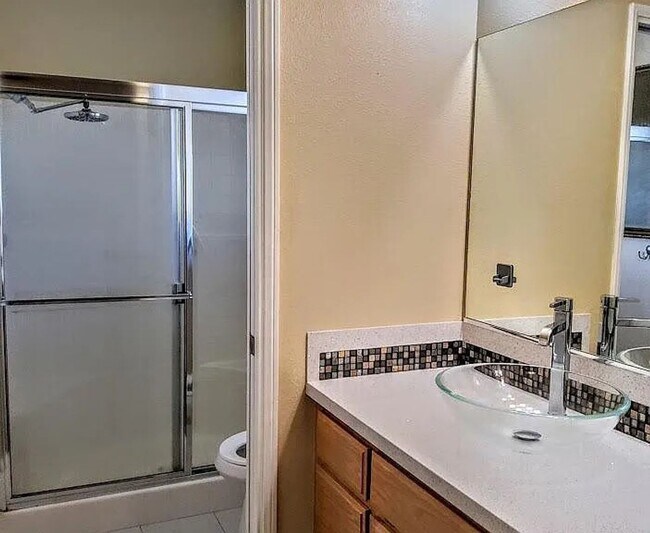 Building Photo - 8523 Barberry Ave