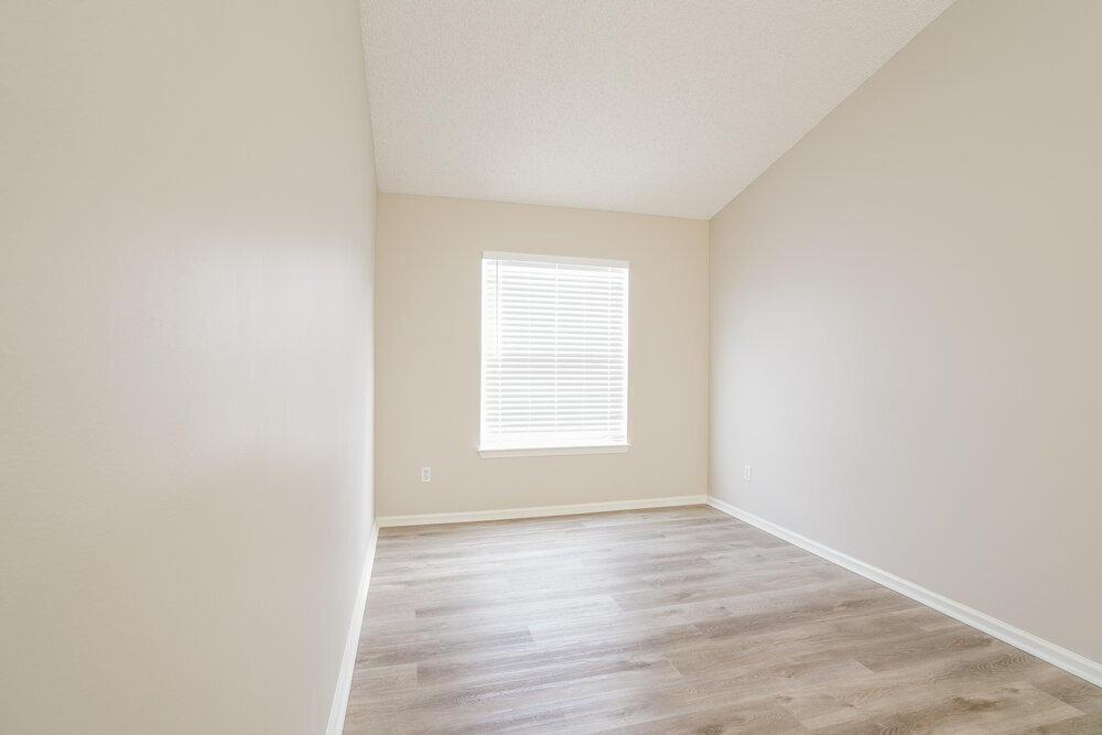 Building Photo - 1928 Hunters Trace Cir