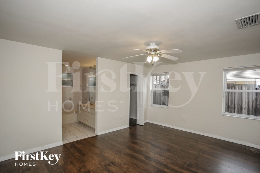 Building Photo - 15210 SW 142nd Terrace