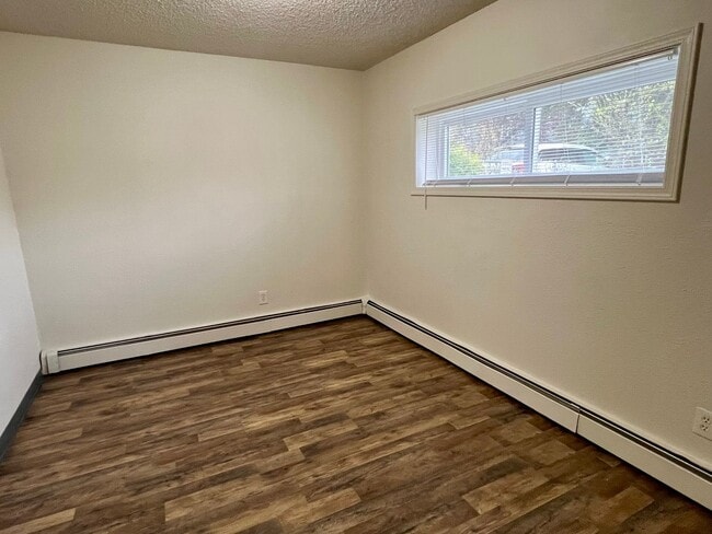 Building Photo - 4006 Iowa Dr