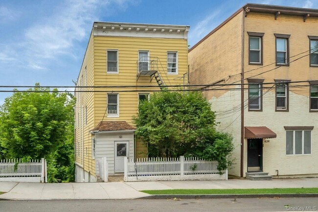 Building Photo - 437 Warburton Ave