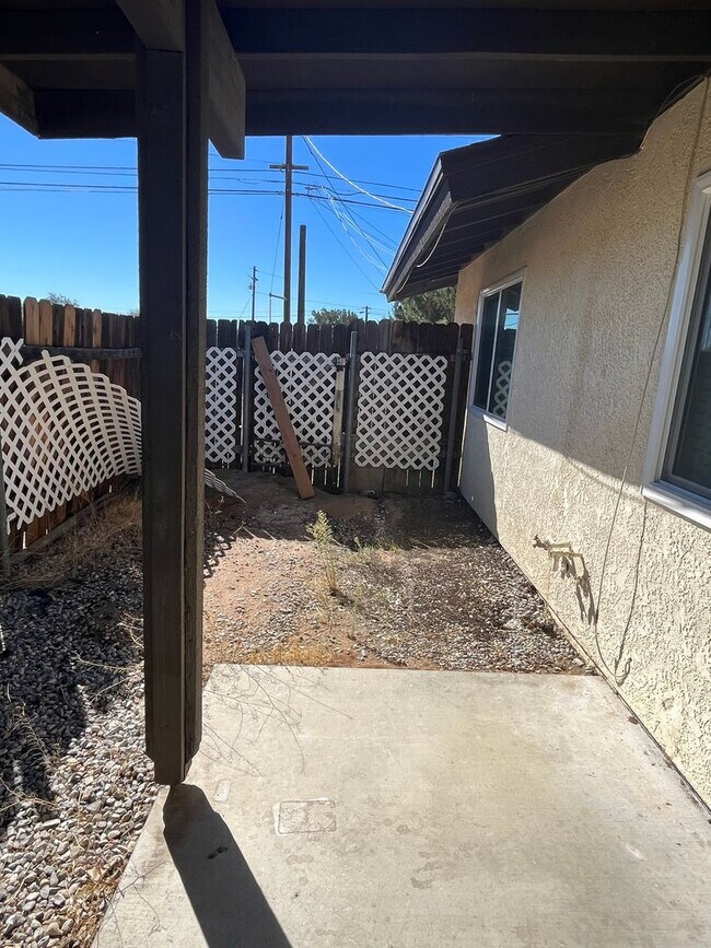 Building Photo - 784