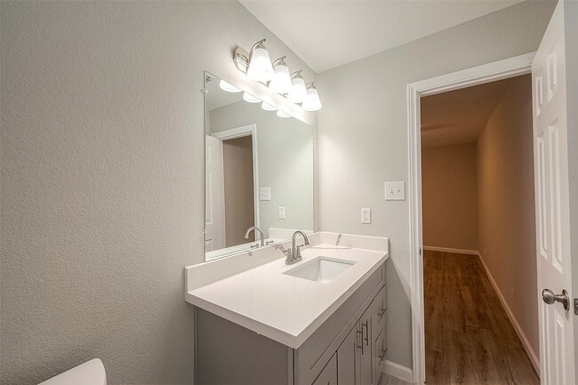 Building Photo - 5755 Heron Dr