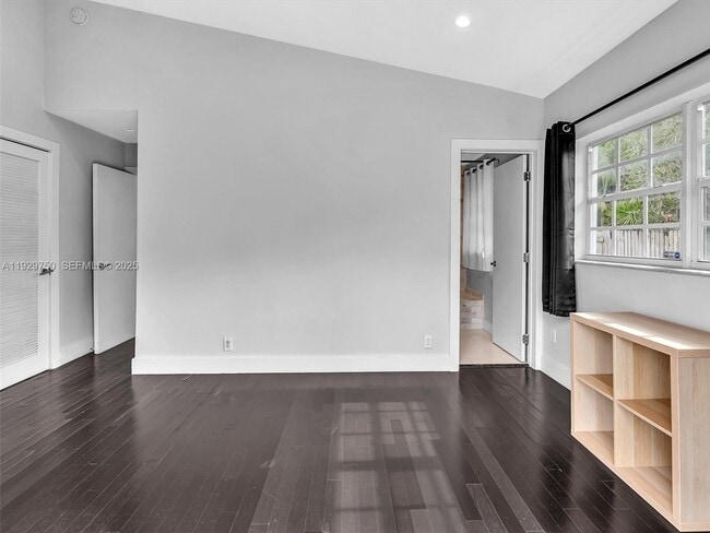 Building Photo - 20120 NE 25th Ct