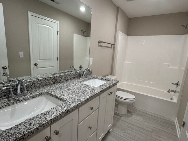Building Photo - 211 Mountaindale Dr