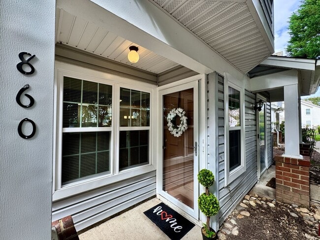 Building Photo - Updated 1st Floor/1-Level Condo Available ...