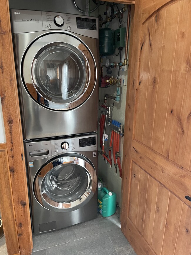 Building Photo - 26321 W Grass Lake Rd