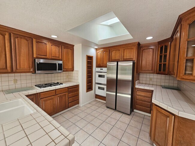 Building Photo - REGAL 4 Bed/3 Bath Home in FREMONT