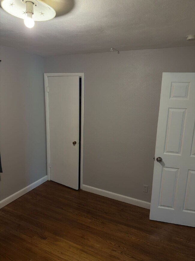 Building Photo - 42 Rolling Hills Dr