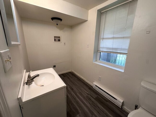 Building Photo - 544 Valley