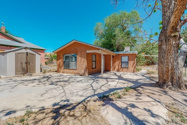 Building Photo - CLEAN CUTE SOUTH VALLEY 2 Bedroom 1 Bath