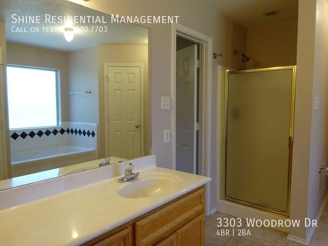 Building Photo - 3303 Woodrow Dr