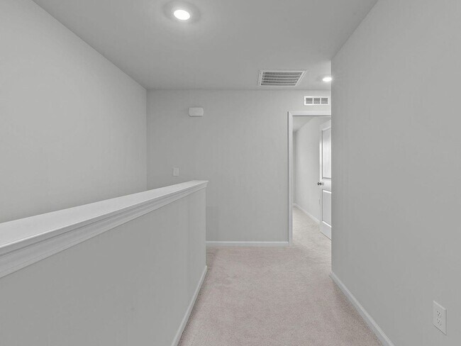 Building Photo - 3BR Like-New Townhome – GREAT PRICE - Community Pool/Playground