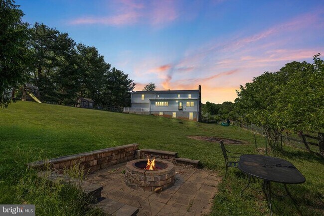 Building Photo - 4301 Mountain View Dr