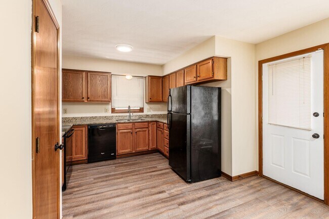 Building Photo - 8287 Talia Ct