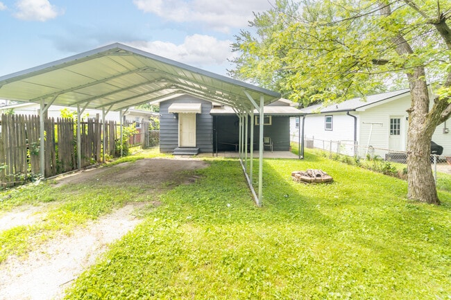 Building Photo - 1704 Nelson Ave