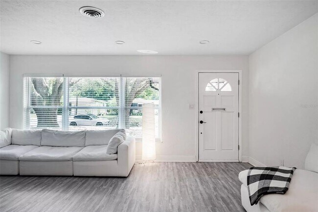Building Photo - 2909 Hargill Dr