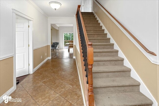 Building Photo - Spacious 5BD/3BA Home!