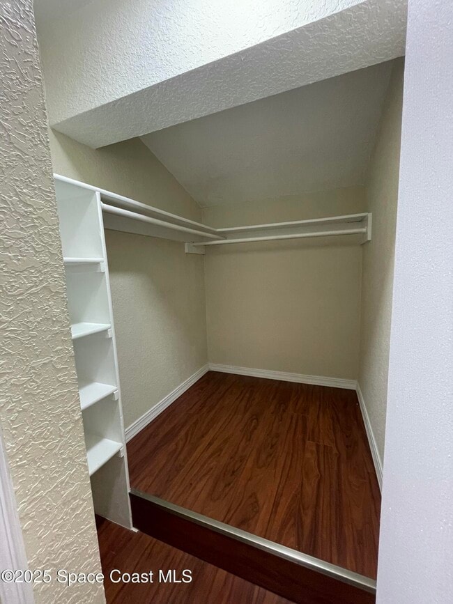 Building Photo - 503 Summerset Ct