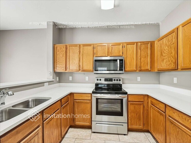 Building Photo - 16487 N 67th Dr