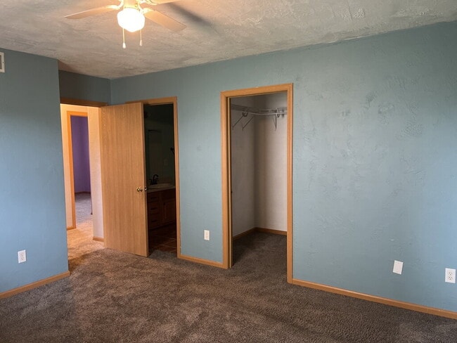 Building Photo - 3 Bedroom, 3 Bath Duplex in Greenville