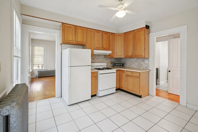 Building Photo - 807 Orange St