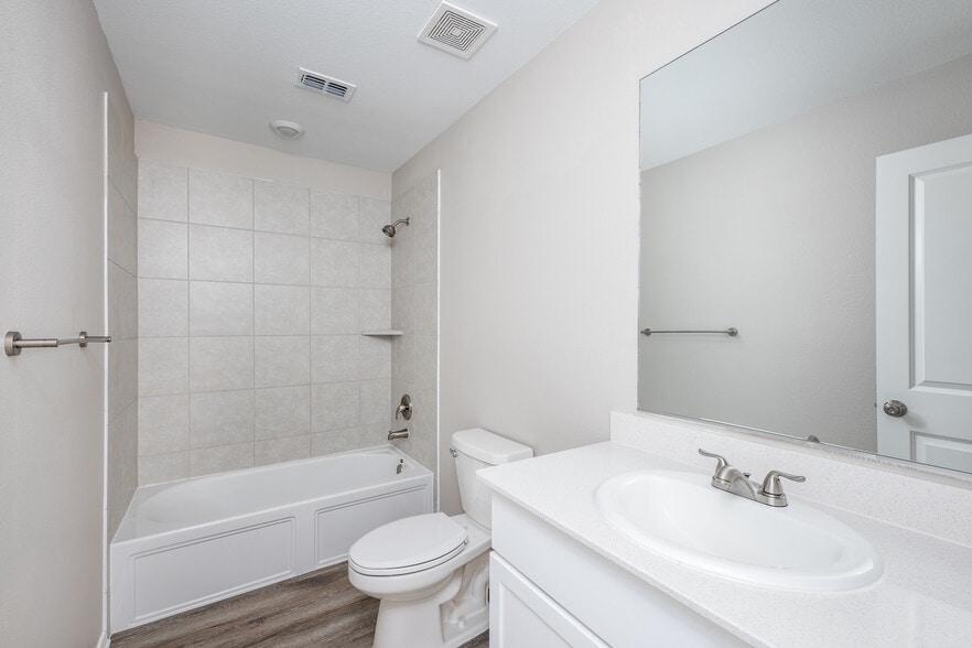 Building Photo - 7601 Bluebell Ln